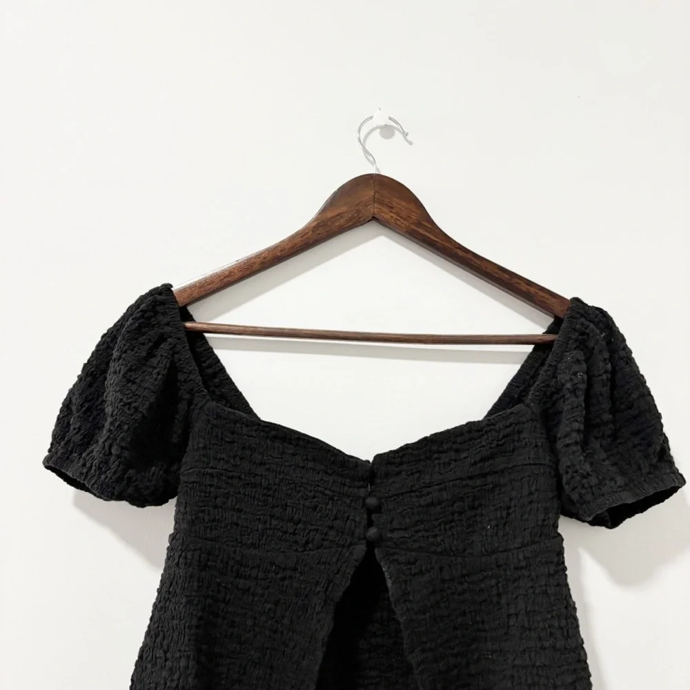 Shop‎ Neighbor Black Textured Top Womens Size Medium Crinkled Puff Sleeve Crop - Picture 3 of 9